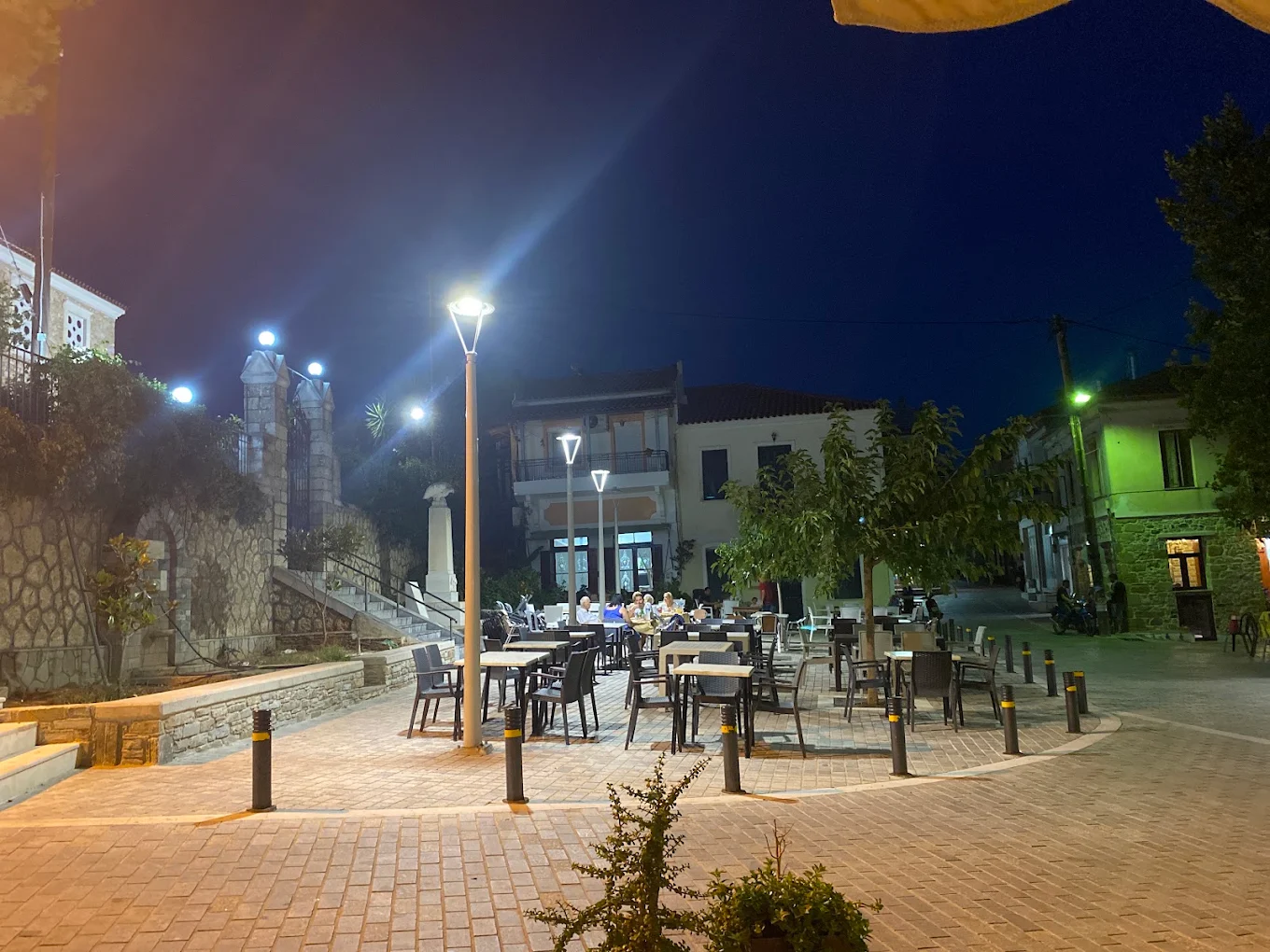 Ταβέρνα ο Νταυρής — Αλιβέρι, Εύβοια